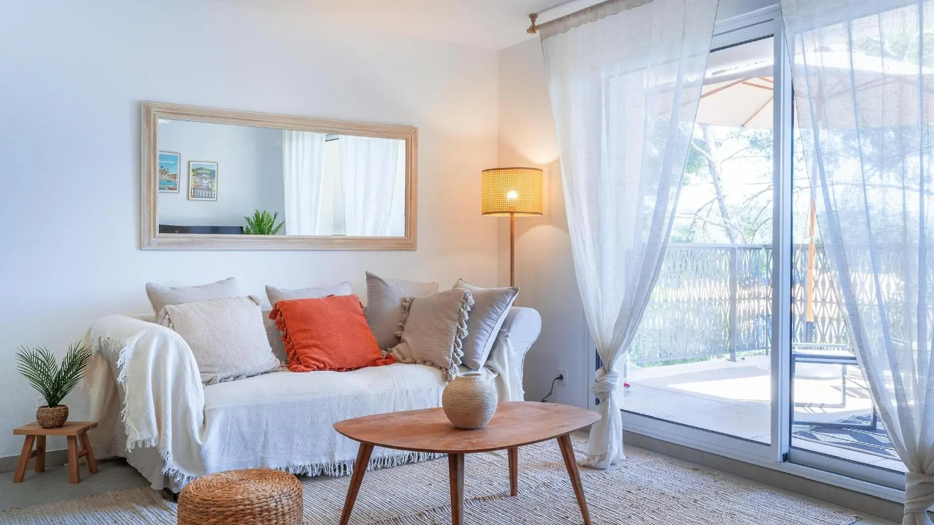 Magnifique Appartement Niche Dans Une Pinede Sanary-sur-Mer France